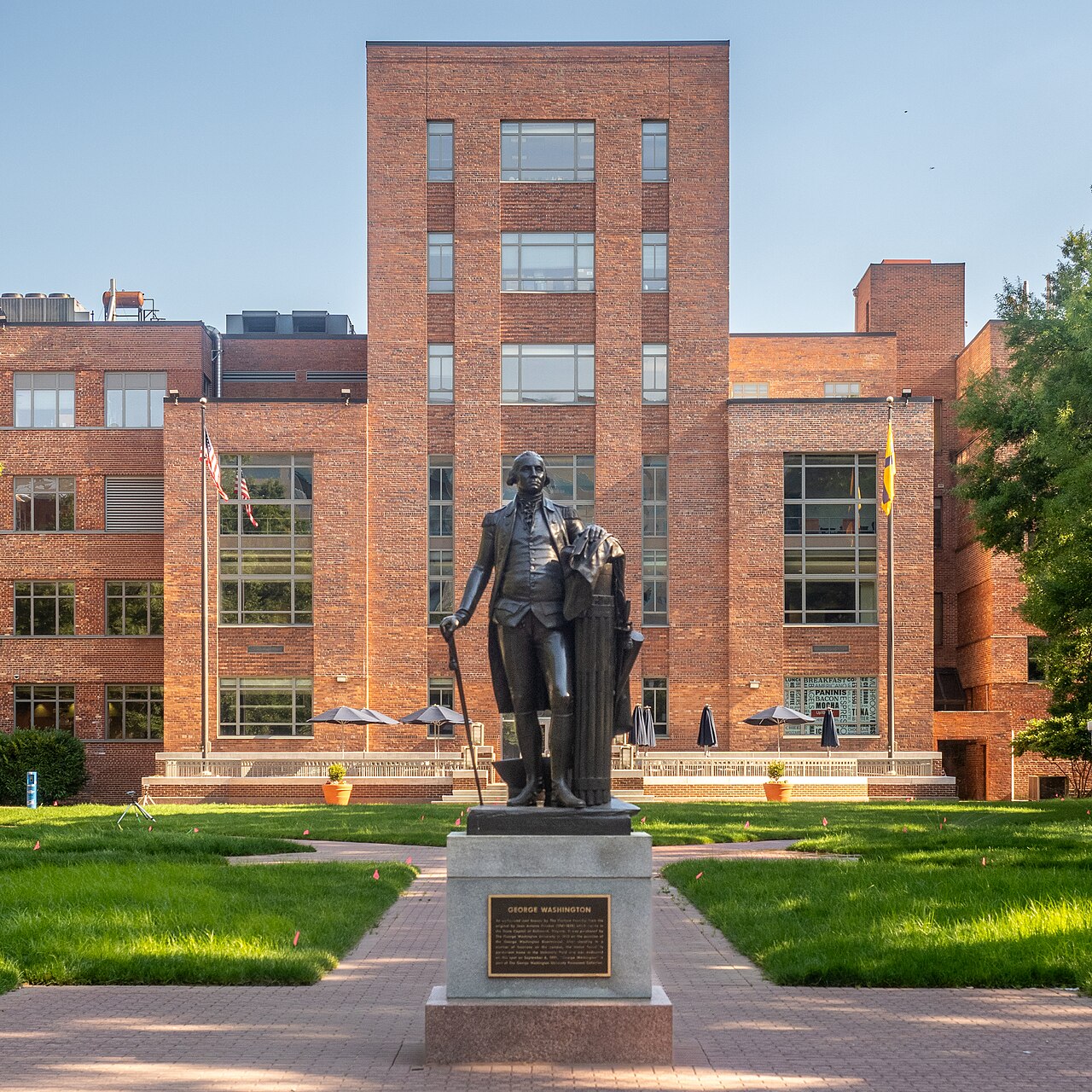 乔治华盛顿大学校园实景:George Washington University (53844978470)