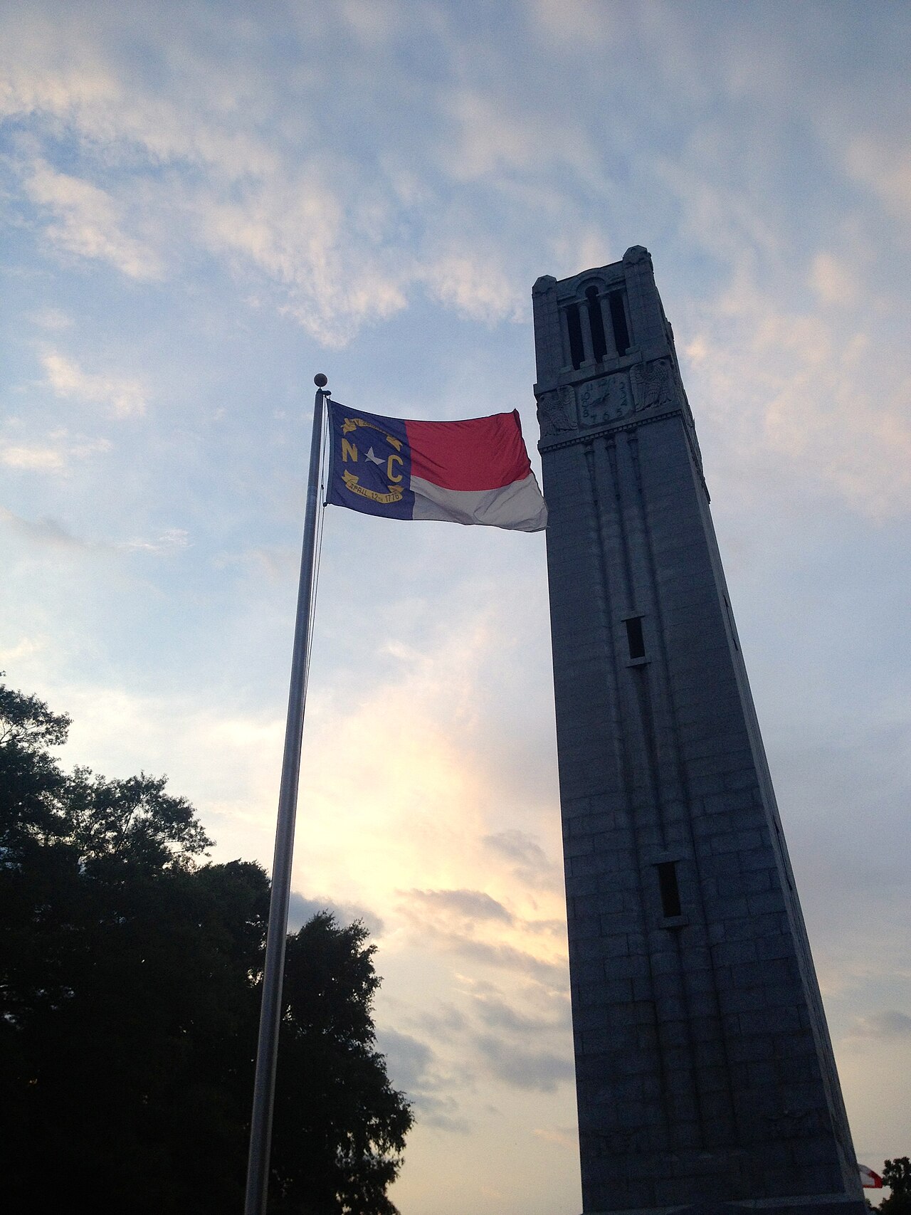 北卡罗来纳州立大学校园实景:North Carolina State Bell Tower