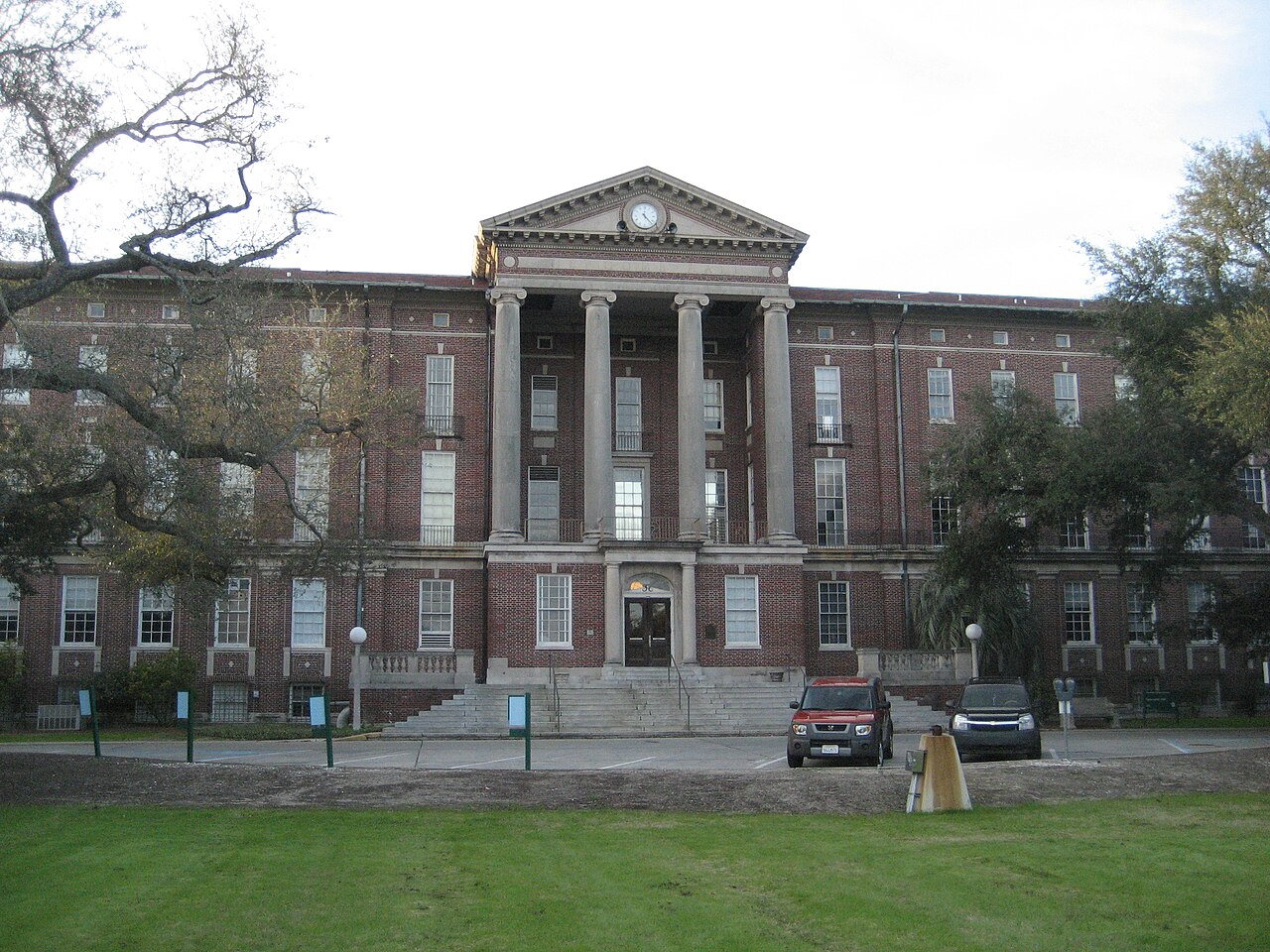 杜兰大学校园实景:NewcombHallDownsideCenterJan08