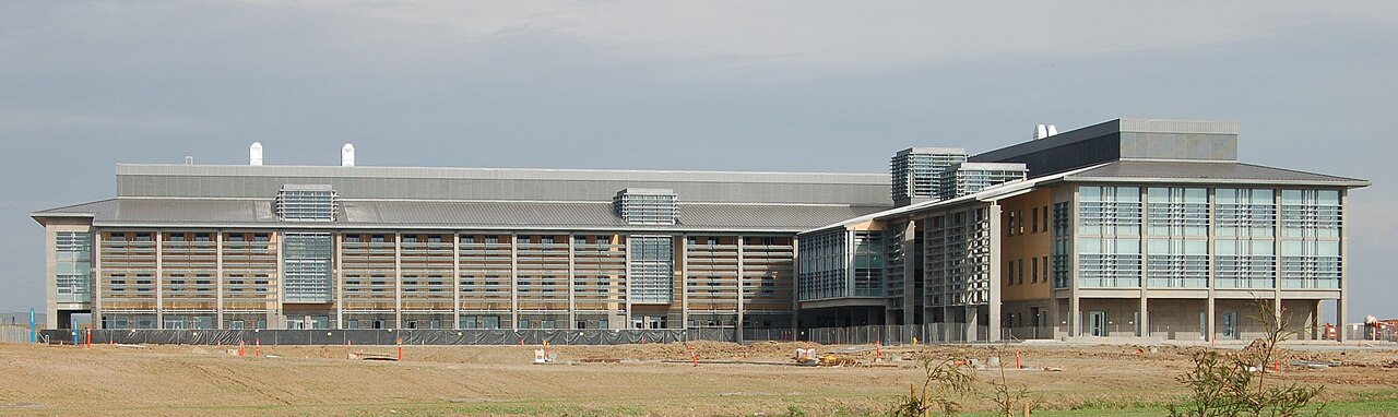 加利福尼亚大学默塞德分校校园实景:Ucmerced sciengbldg 20060130